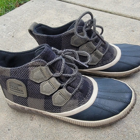 Sorel Out N About Buffalo Plaid Short Rainboots Size US 6 - Picture 1 of 6